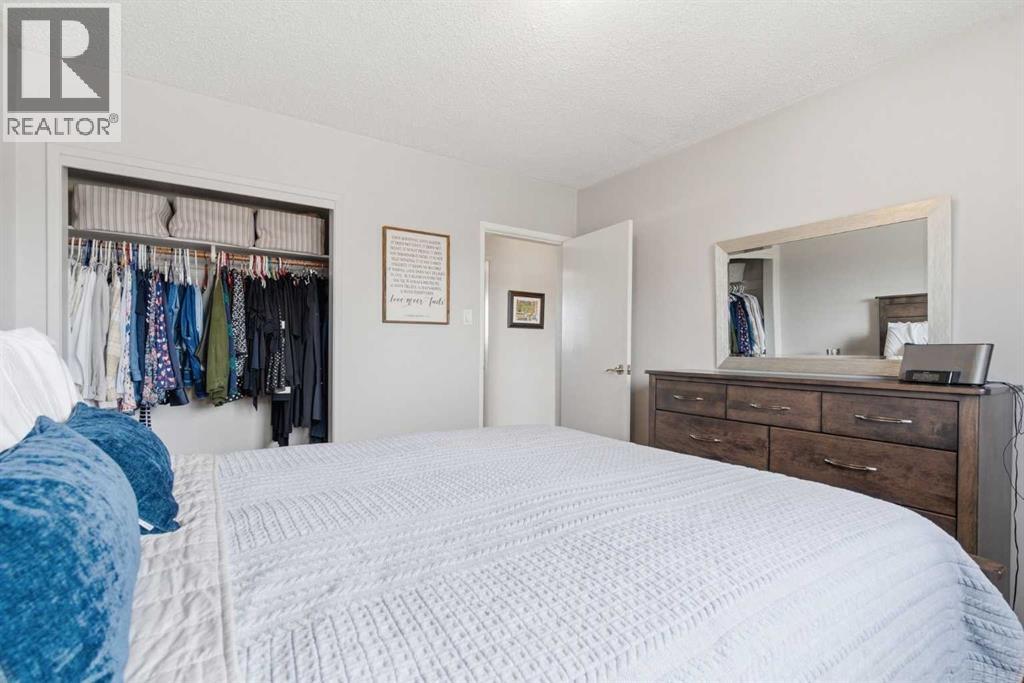 Single Family House 4 Level for Sale in  Athens Road SE Acadia Calgary 