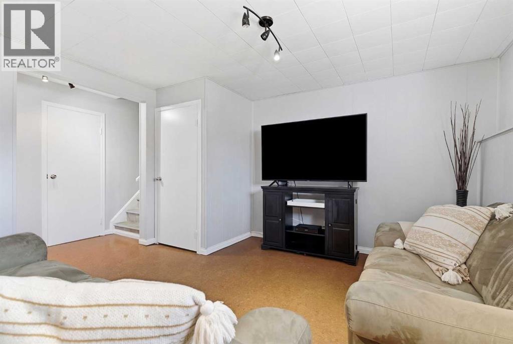 Single Family House 4 Level for Sale in  Athens Road SE Acadia Calgary 