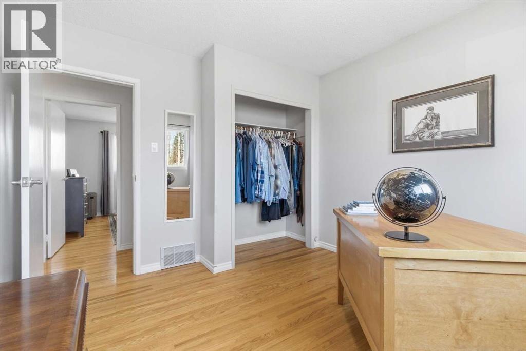 Single Family House 4 Level for Sale in  Athens Road SE Acadia Calgary 