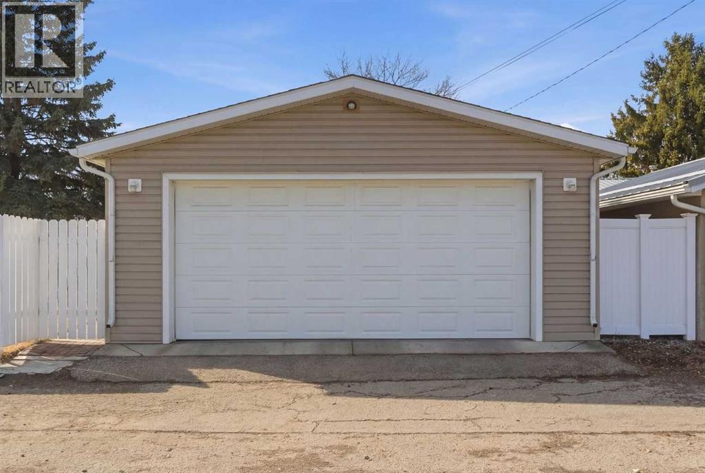 Single Family House 4 Level for Sale in  Athens Road SE Acadia Calgary 