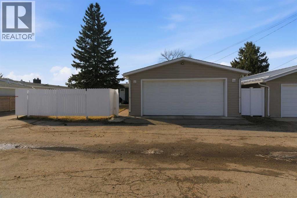 Single Family House 4 Level for Sale in  Athens Road SE Acadia Calgary 