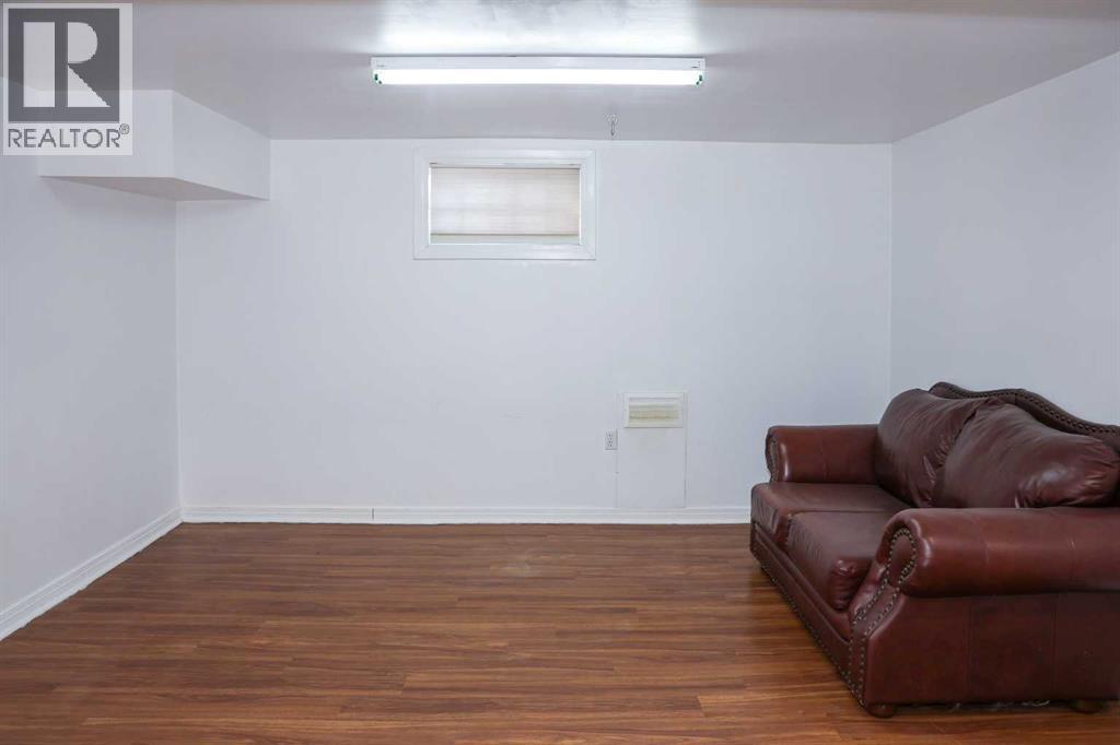 Single Family House Bungalow for Sale in  Pensville Road SE Penbrooke Meadows Calgary 