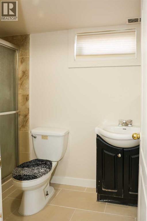 Single Family House Bungalow for Sale in  Pensville Road SE Penbrooke Meadows Calgary 