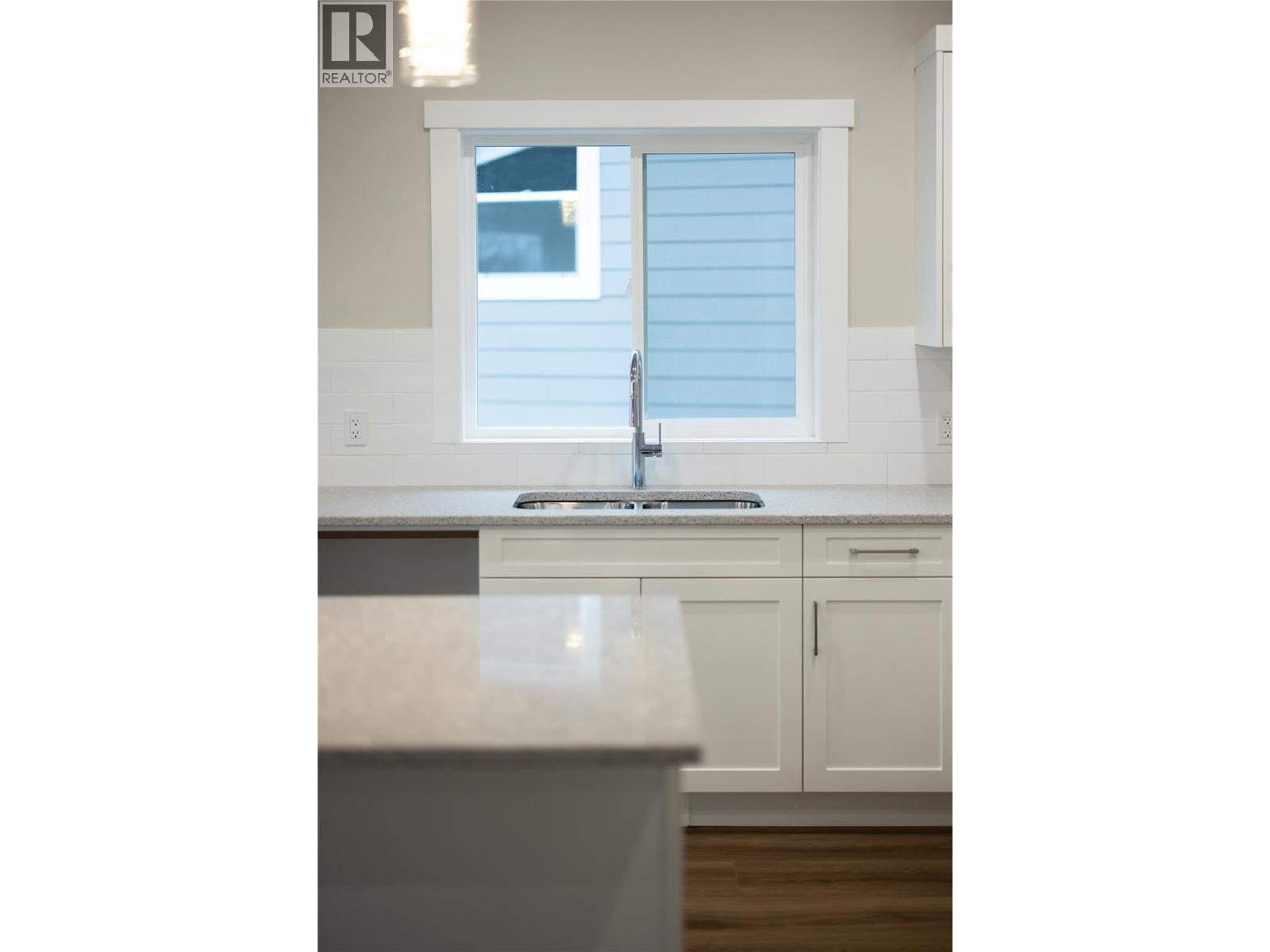 #103 806 CLIFF AVENUE - 17