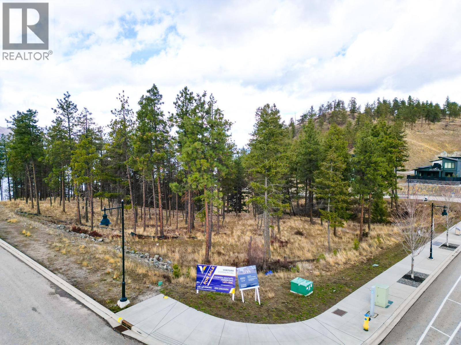  1810 Hilltop Crescent, Kelowna