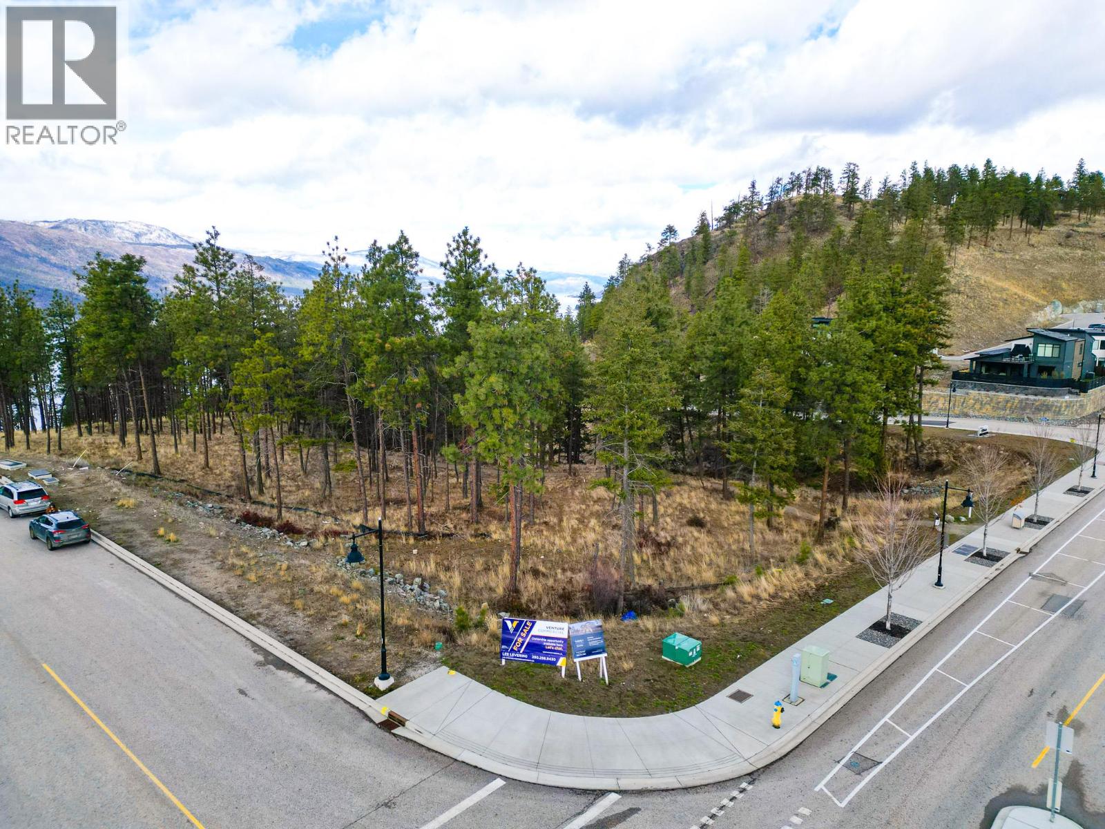  1810 Hilltop Crescent, Kelowna