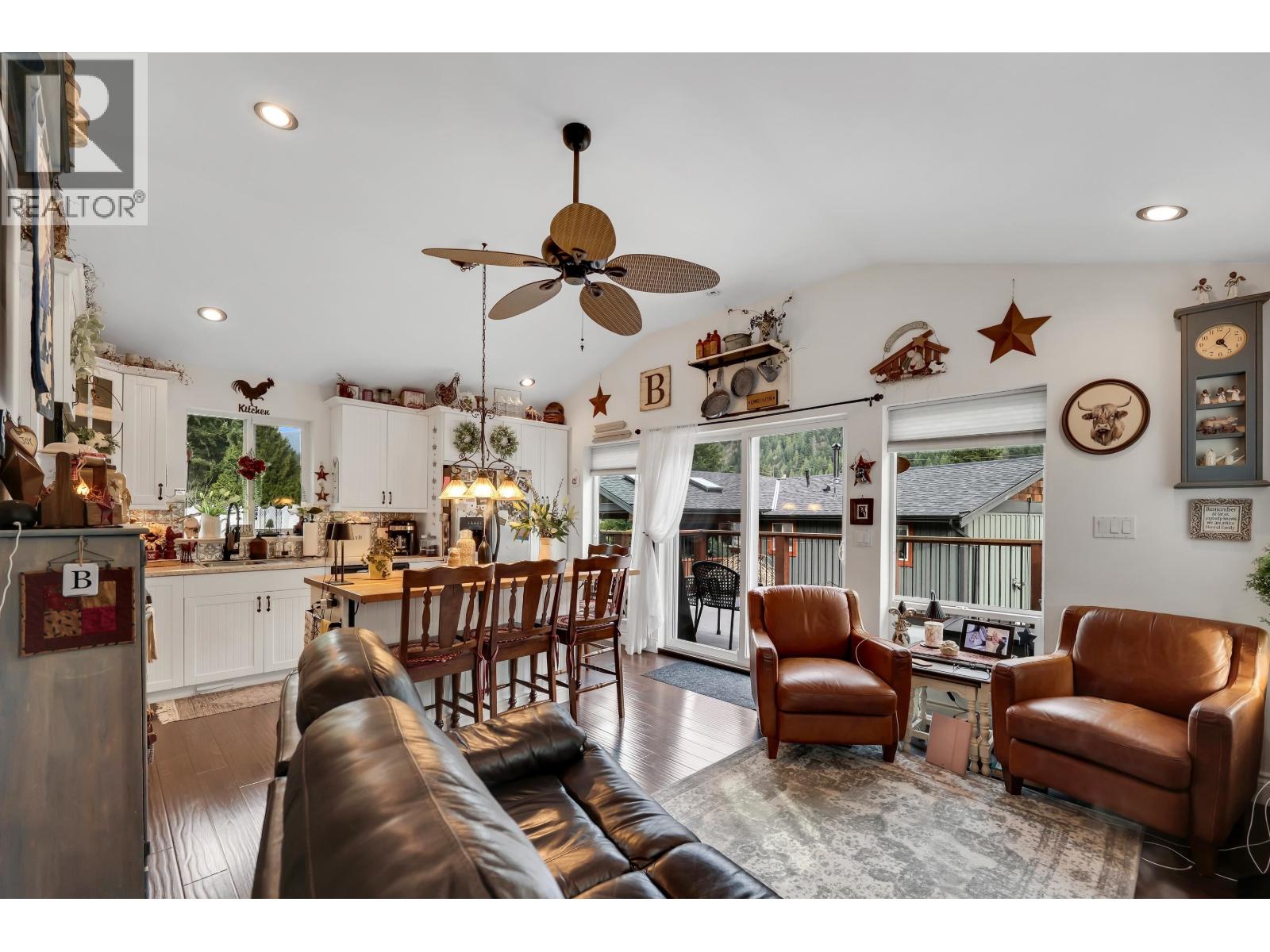 38101 CHESTNUT AVENUE, Squamish