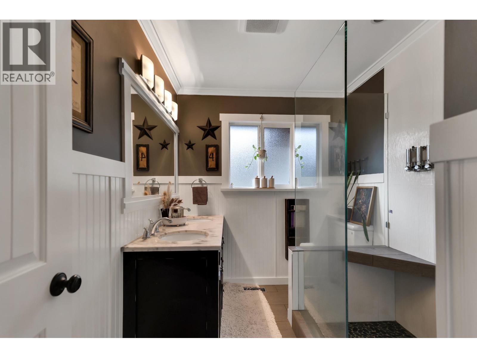 38101 CHESTNUT AVENUE, Squamish