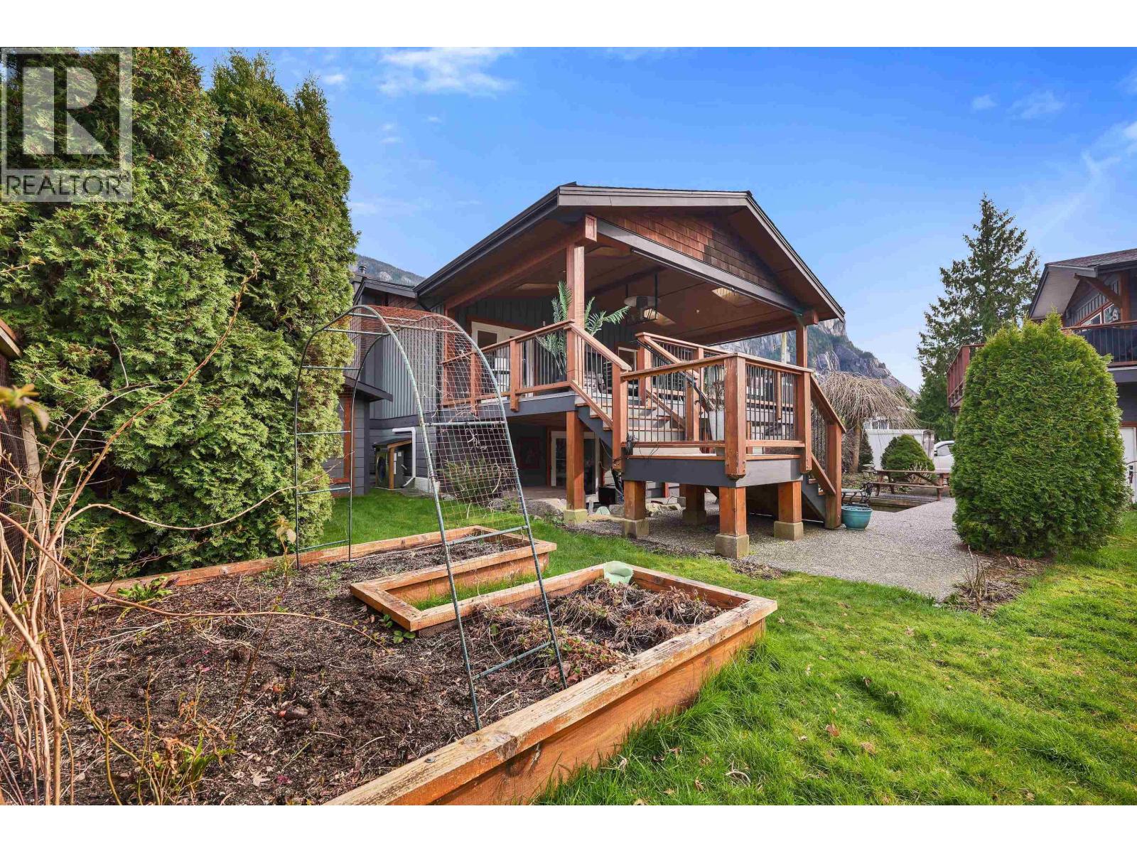 38101 CHESTNUT AVENUE, Squamish