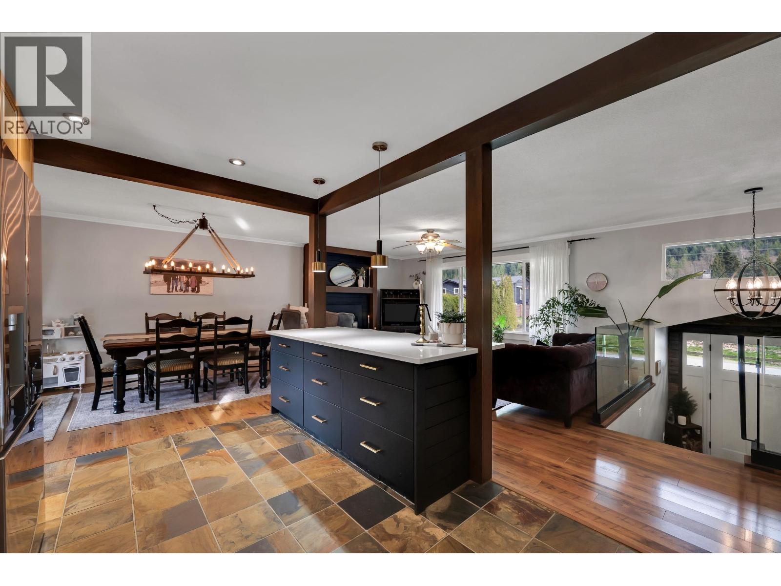 38101 CHESTNUT AVENUE, Squamish