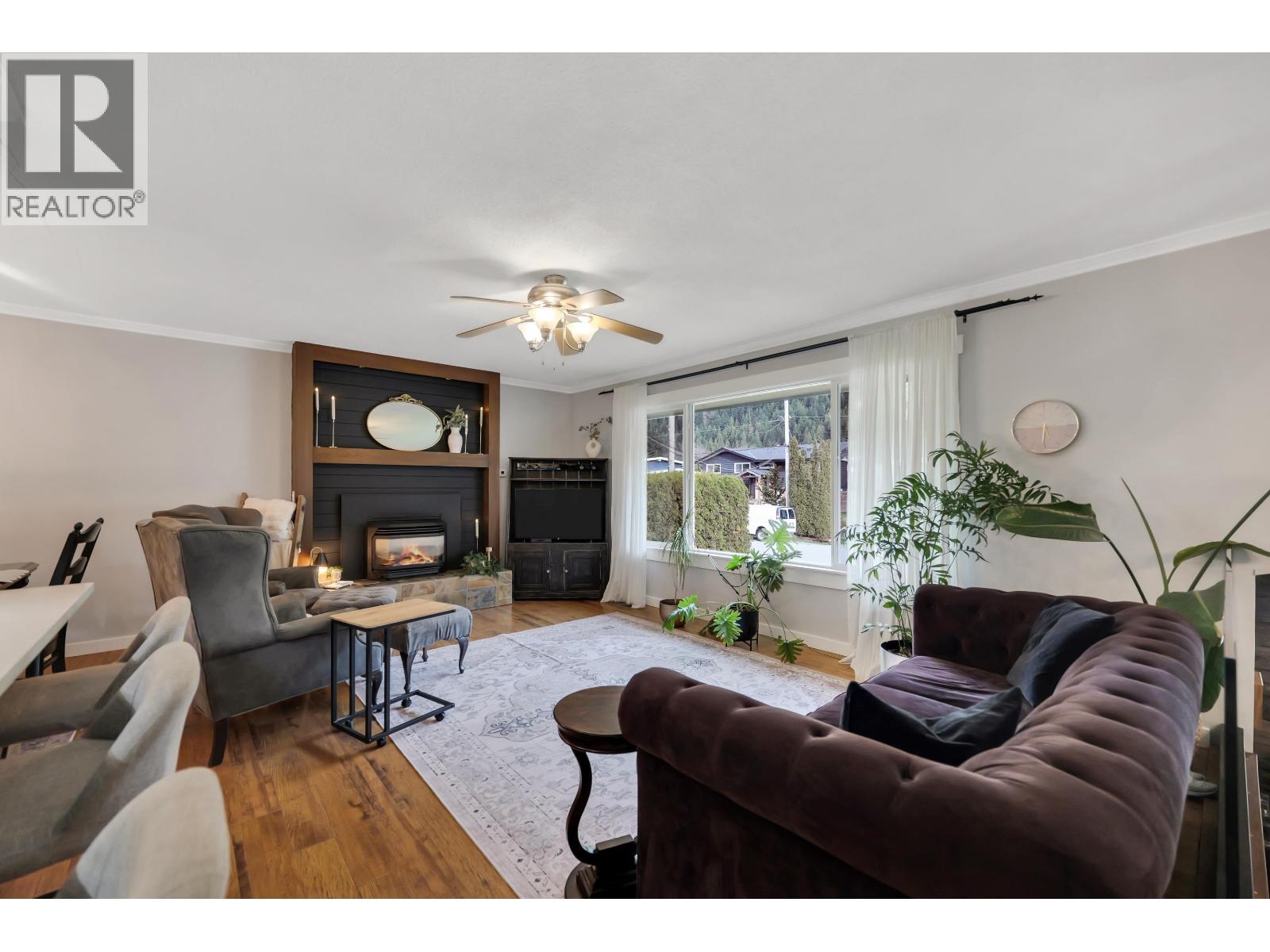 38101 CHESTNUT AVENUE, Squamish