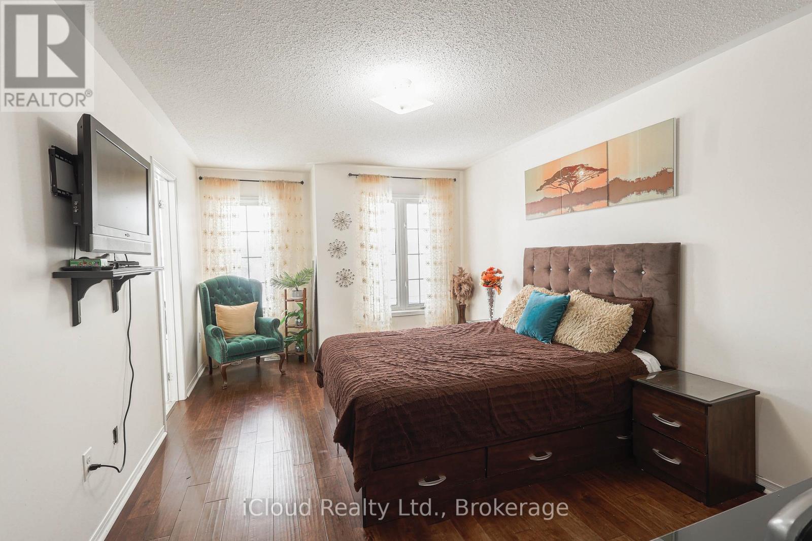 55 MAIDSTONE WAY - 18
