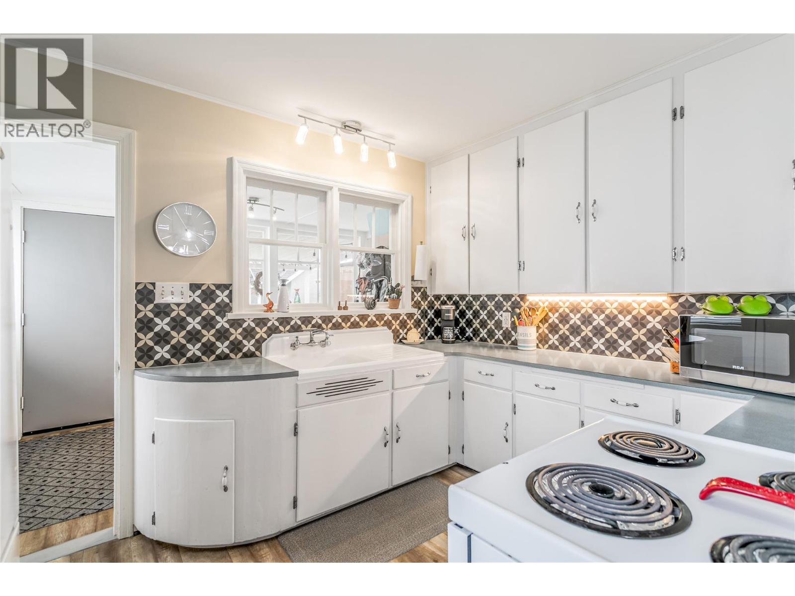 457 Patterson Avenue, Kelowna