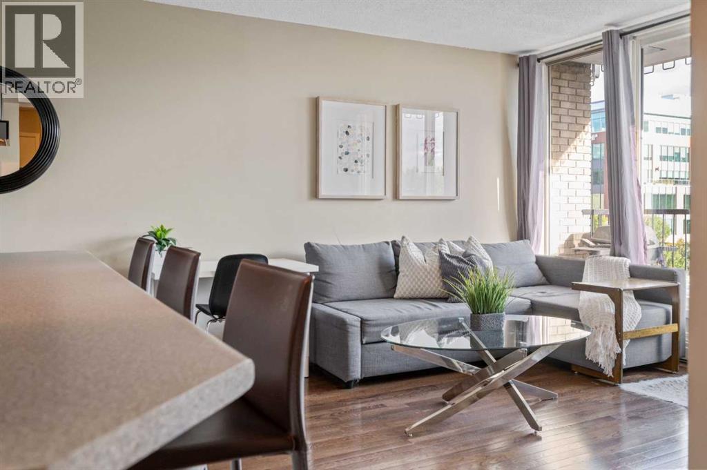 Single Family House for Sale in    Avenue SW Cliff Bungalow Calgary 