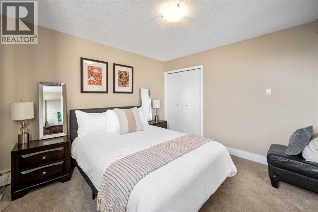 Single Family House for Sale in    Avenue SW Cliff Bungalow Calgary 