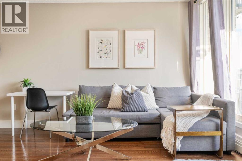 Single Family House for Sale in    Avenue SW Cliff Bungalow Calgary 