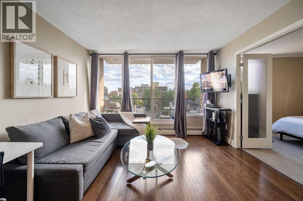 Single Family House for Sale in    Avenue SW Cliff Bungalow Calgary 