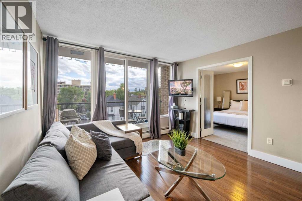 Single Family House for Sale in    Avenue SW Cliff Bungalow Calgary 