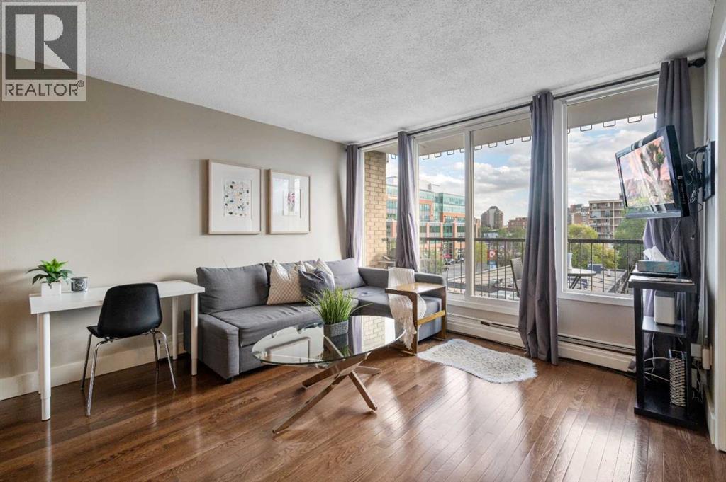 Single Family House for Sale in    Avenue SW Cliff Bungalow Calgary 