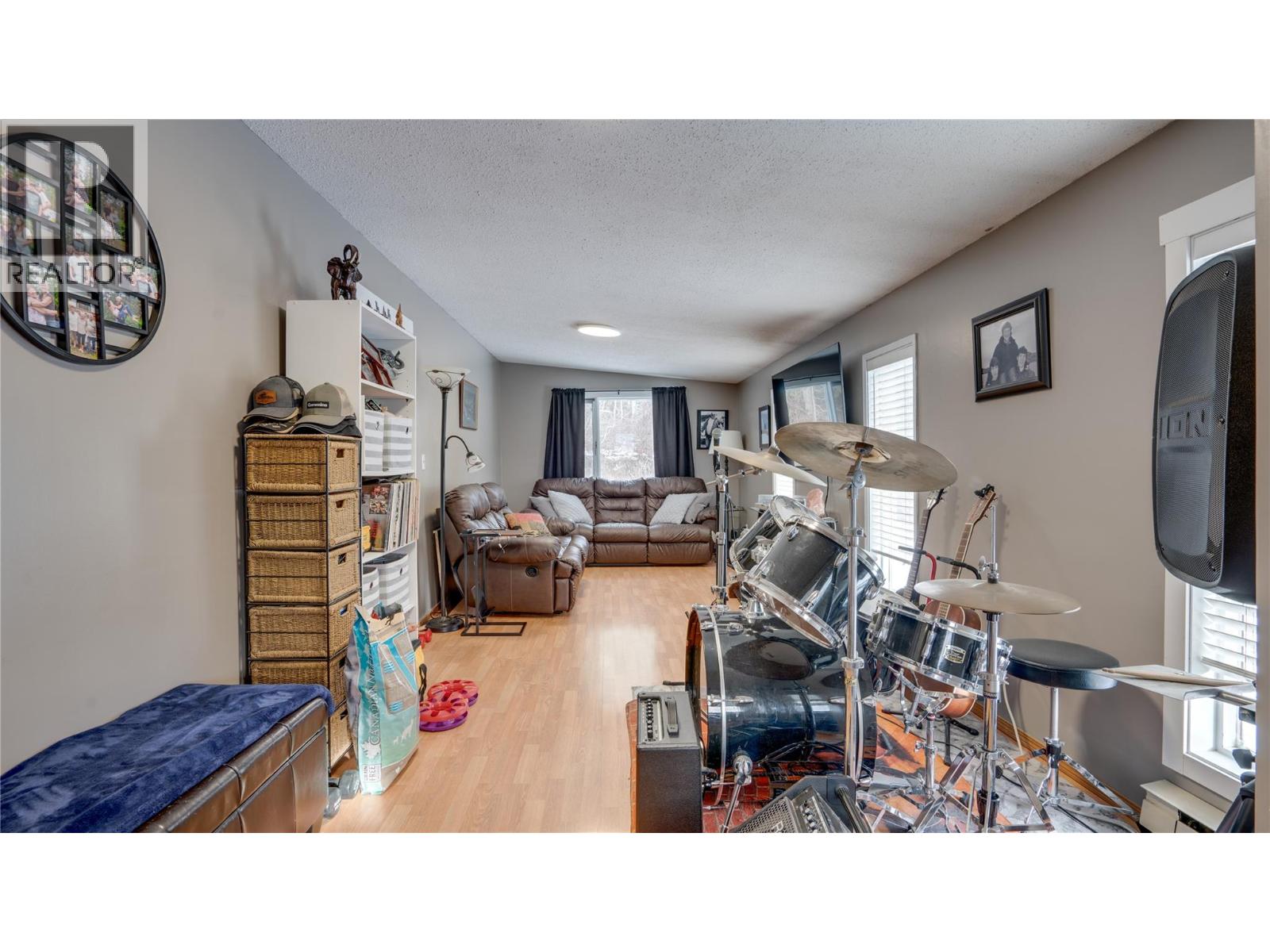 48 STROULGER ROAD - 32