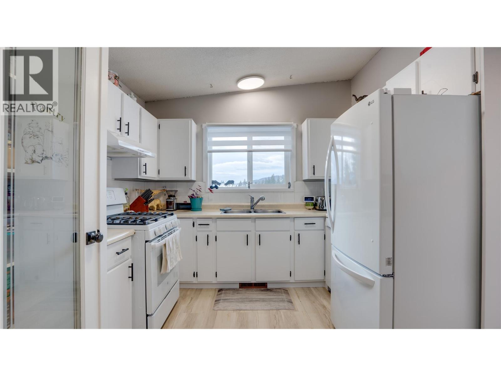 48 STROULGER ROAD - 26