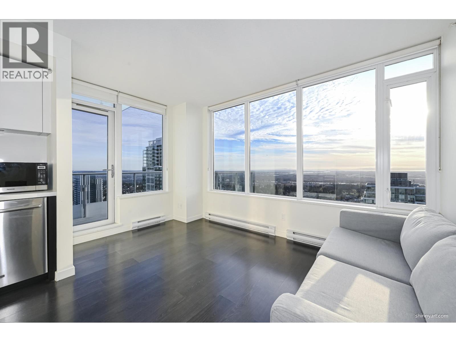 3905 6333 SILVER Avenue - main photo