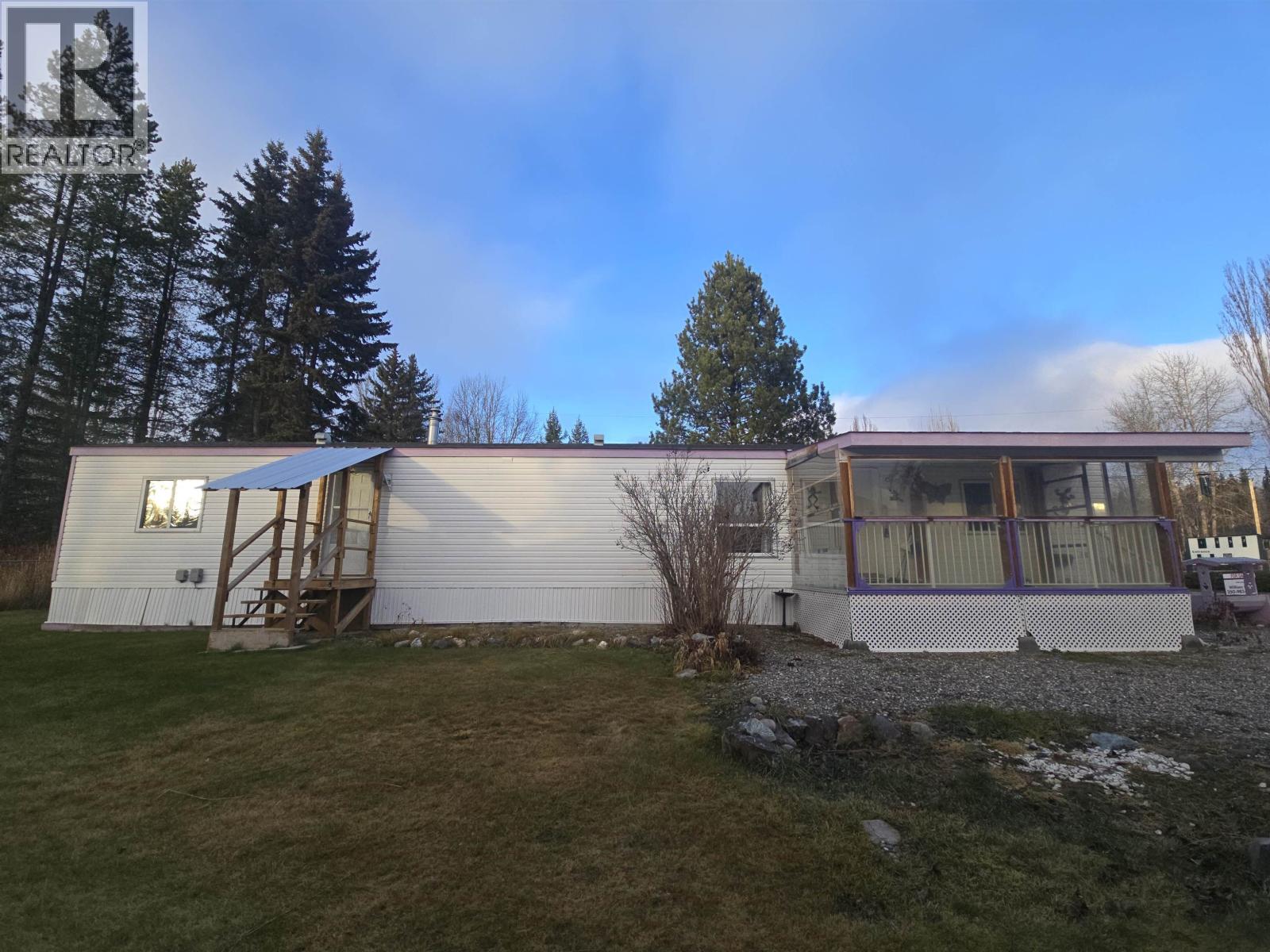 #2 2221 QUARTZ AVENUE - 21