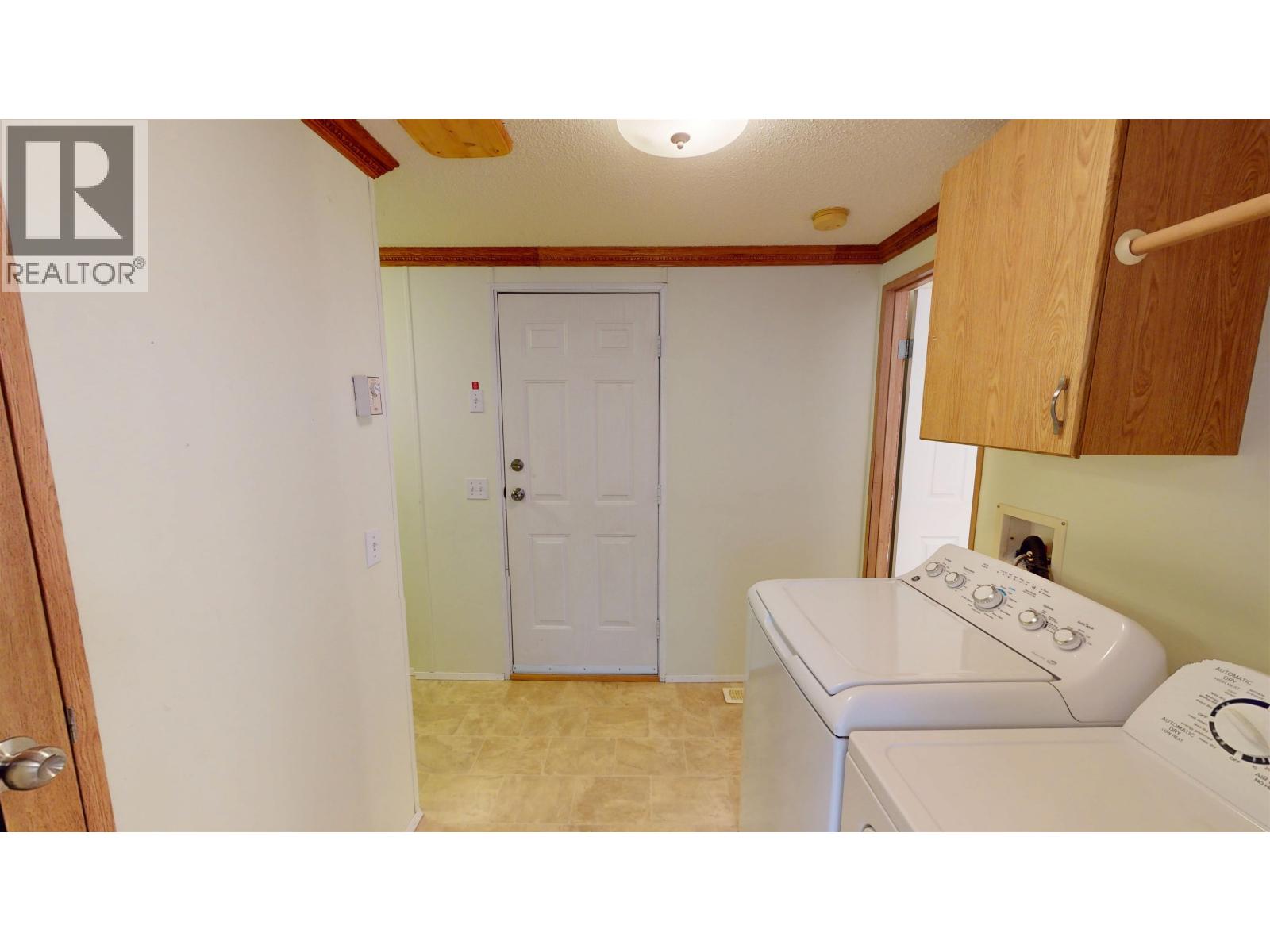 #2 2221 QUARTZ AVENUE - 14
