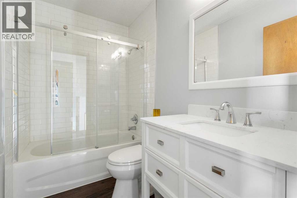 Single Family House 3 Level for Sale in  Pasadena Gardens NE Monterey Park Calgary 