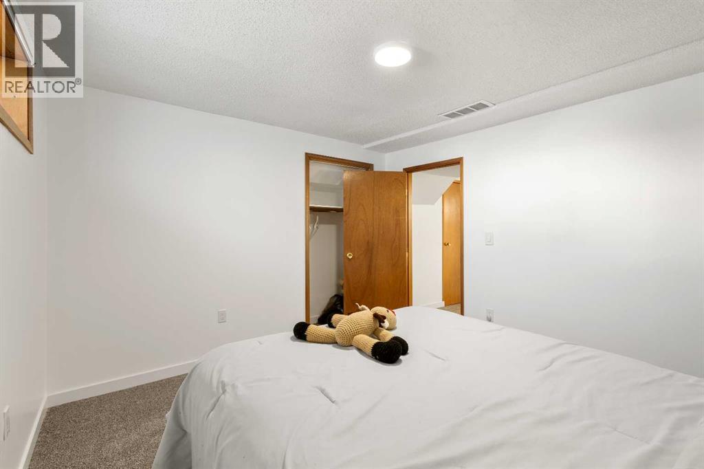 Single Family House 3 Level for Sale in  Pasadena Gardens NE Monterey Park Calgary 