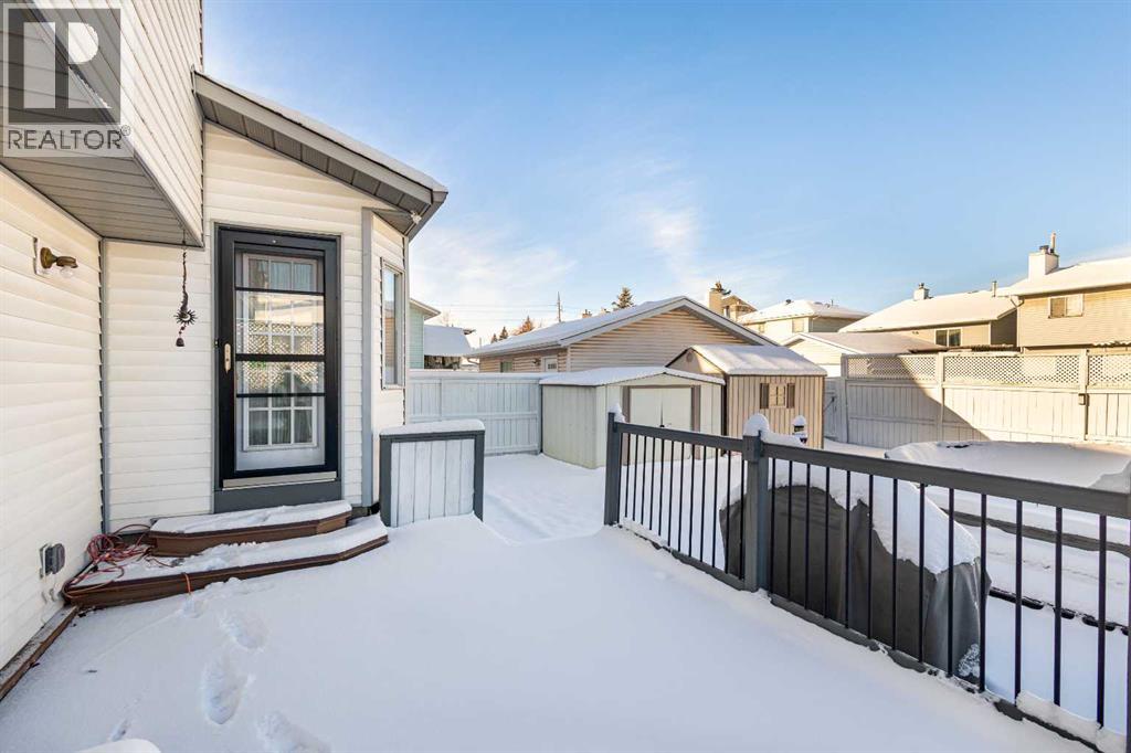 Single Family House 3 Level for Sale in  Pasadena Gardens NE Monterey Park Calgary 