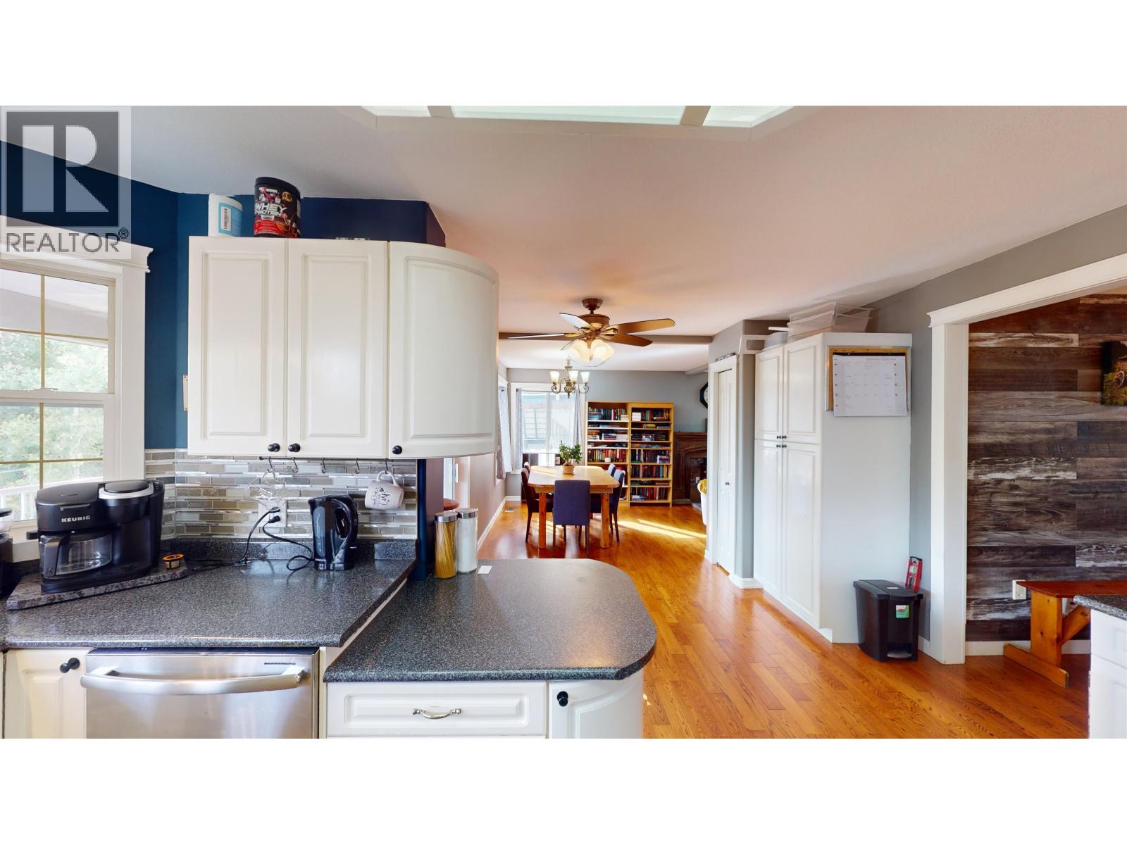 510 DIXON STREET - 9