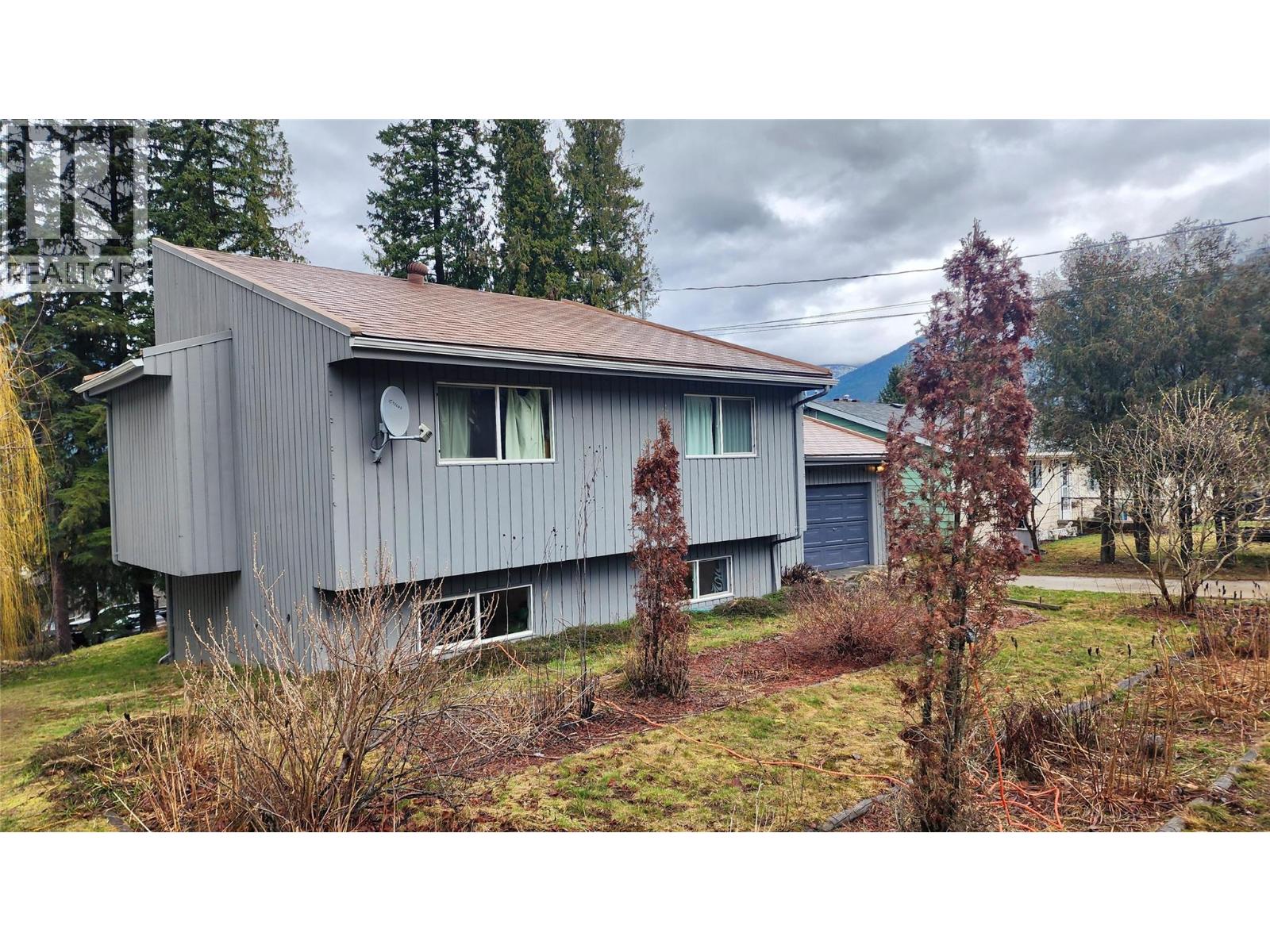 1010 GILKER Street - 4