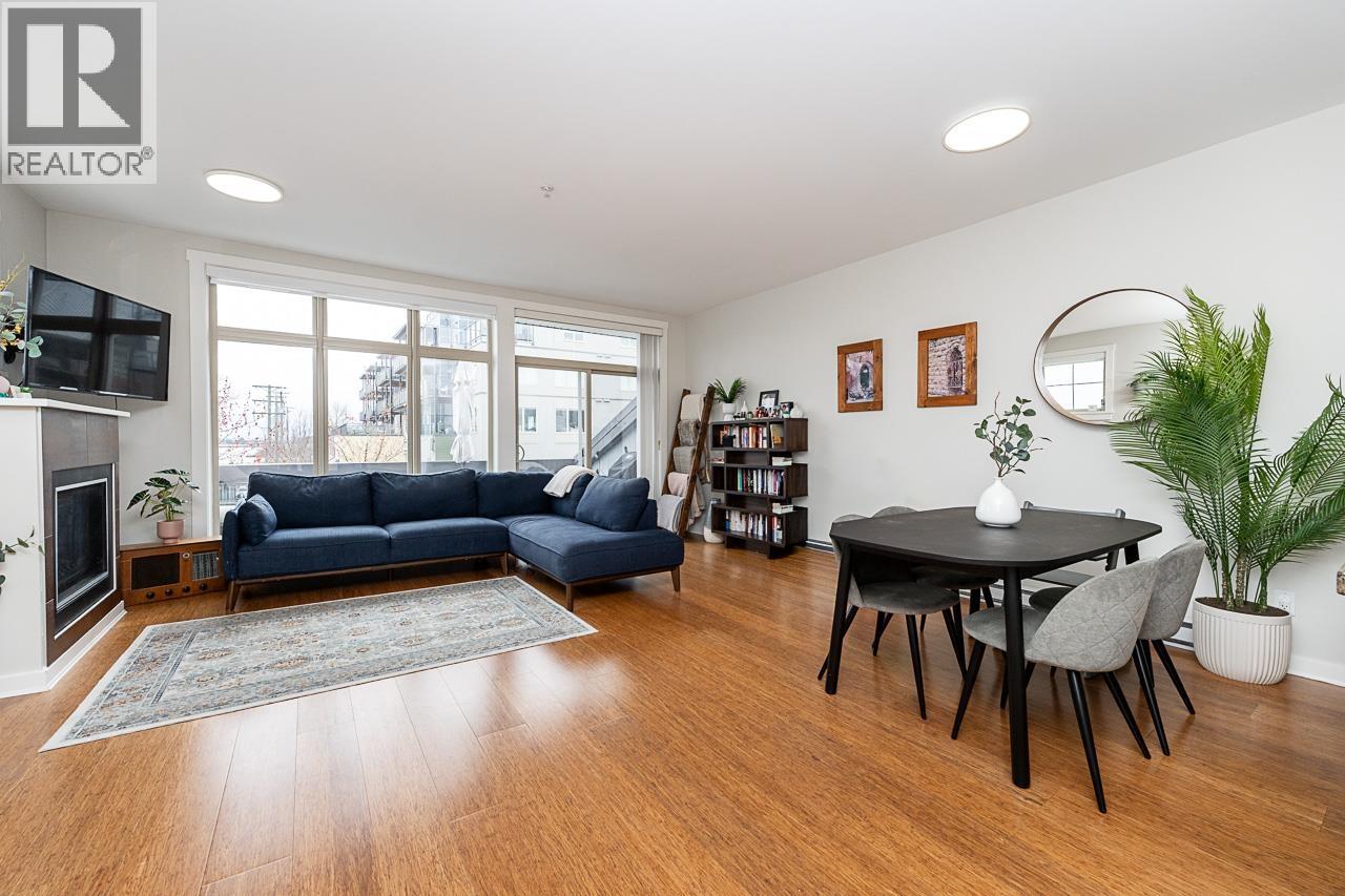 220 6111 LONDON Road - photo 2