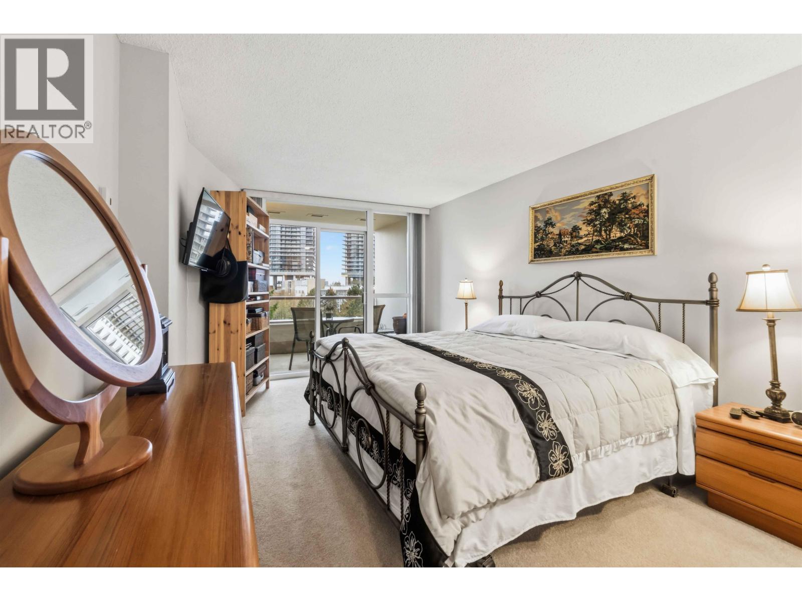 808 6055 NELSON AVENUE