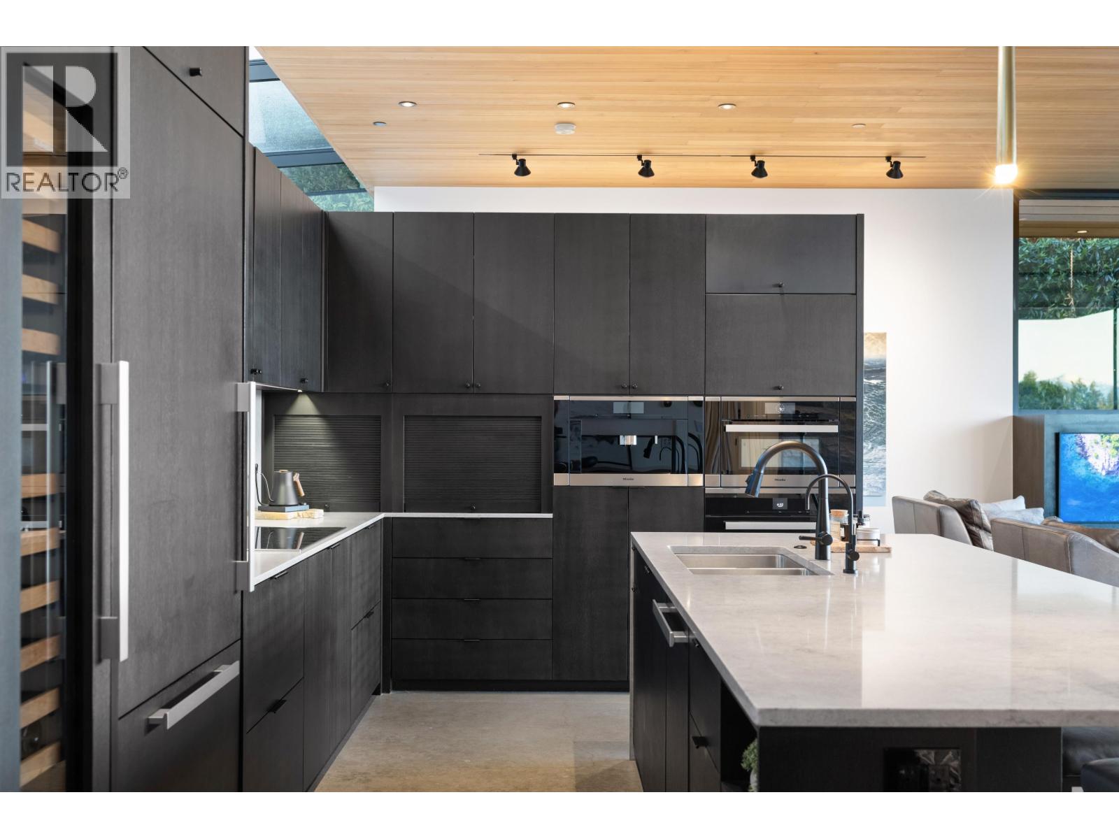 6252 OVERSTONE DRIVE, West Vancouver