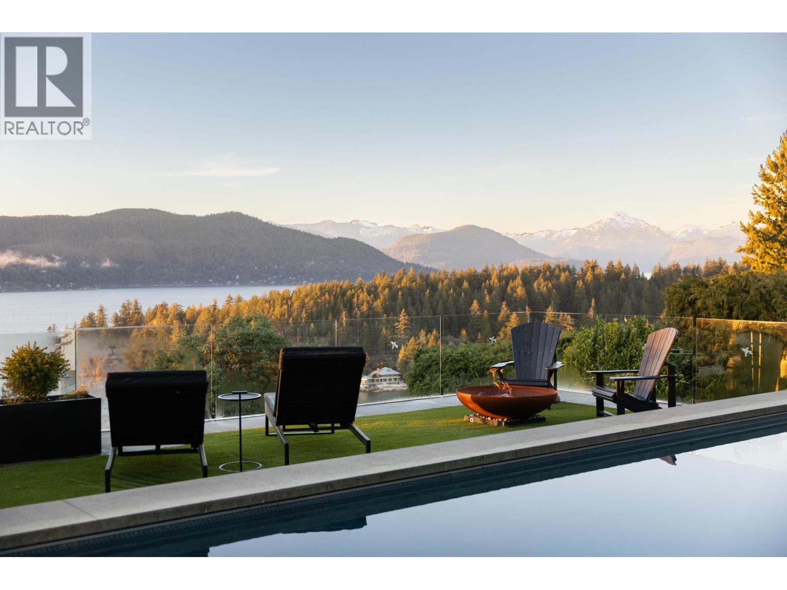 6252 OVERSTONE DRIVE, West Vancouver