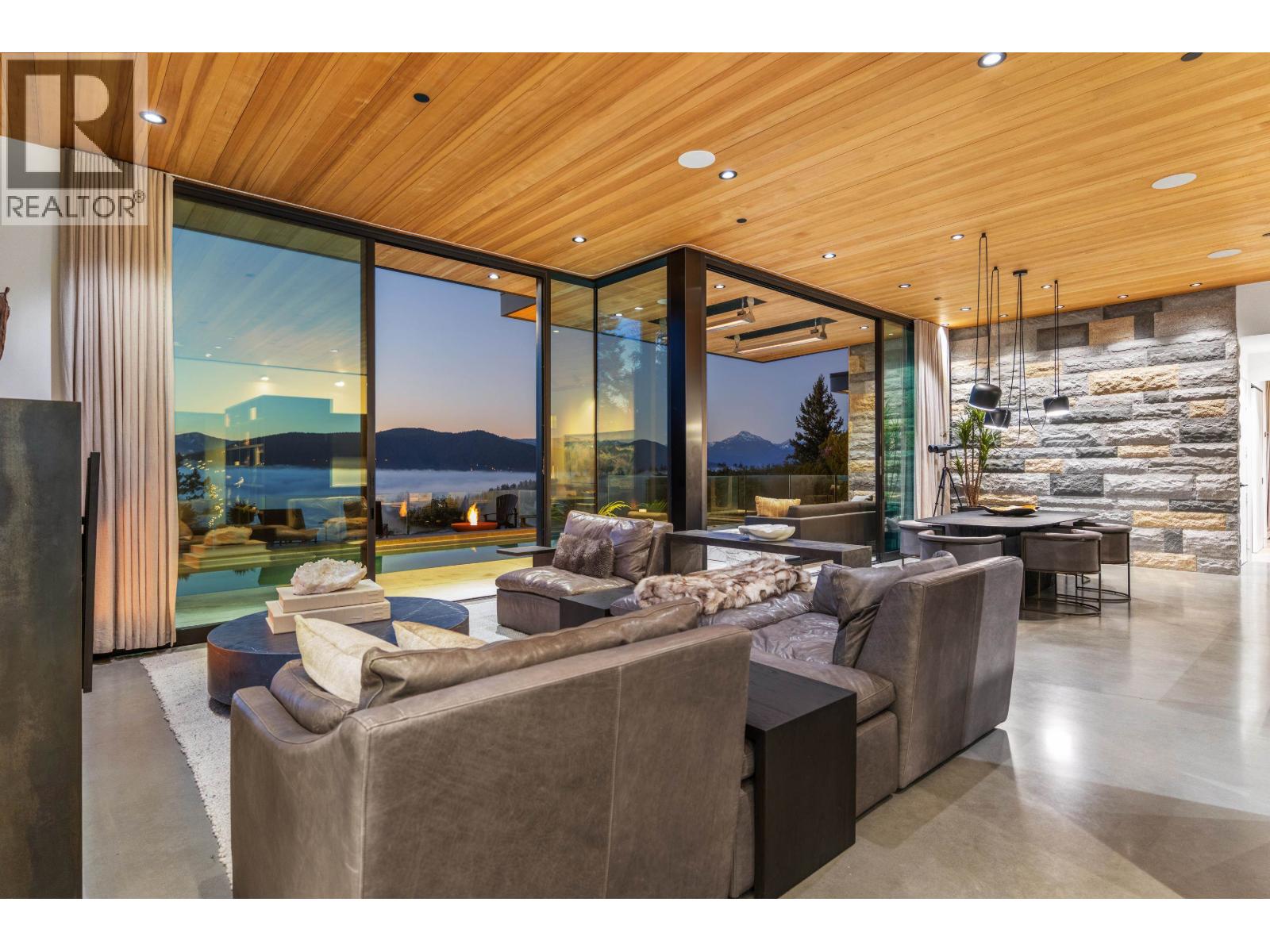 6252 OVERSTONE DRIVE, West Vancouver