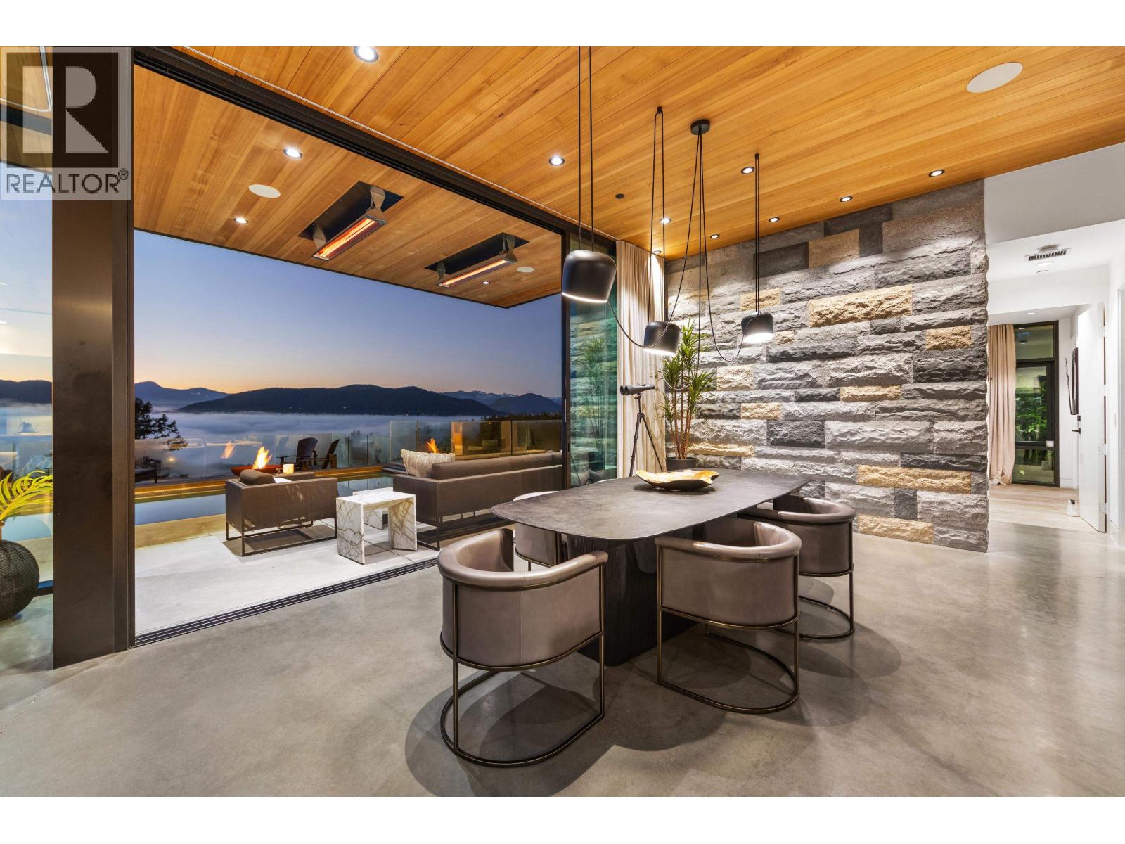 6252 OVERSTONE DRIVE, West Vancouver