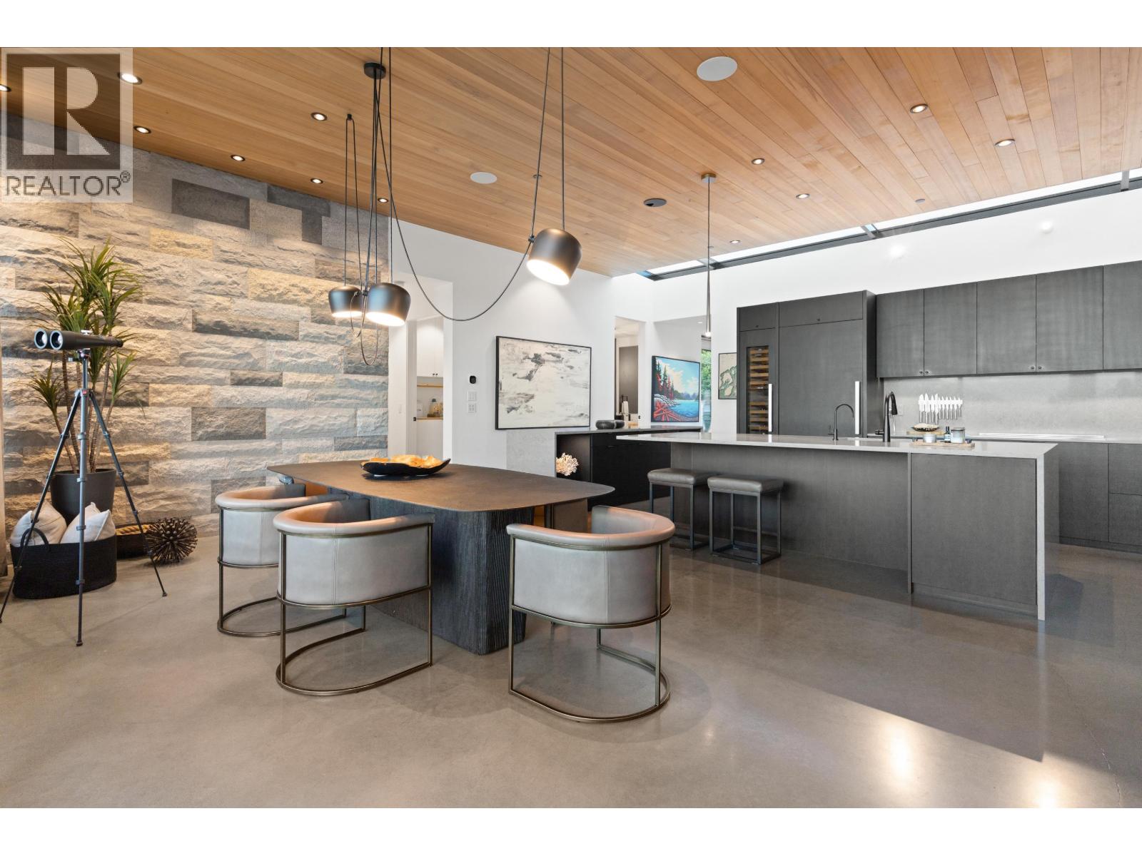 6252 OVERSTONE DRIVE, West Vancouver