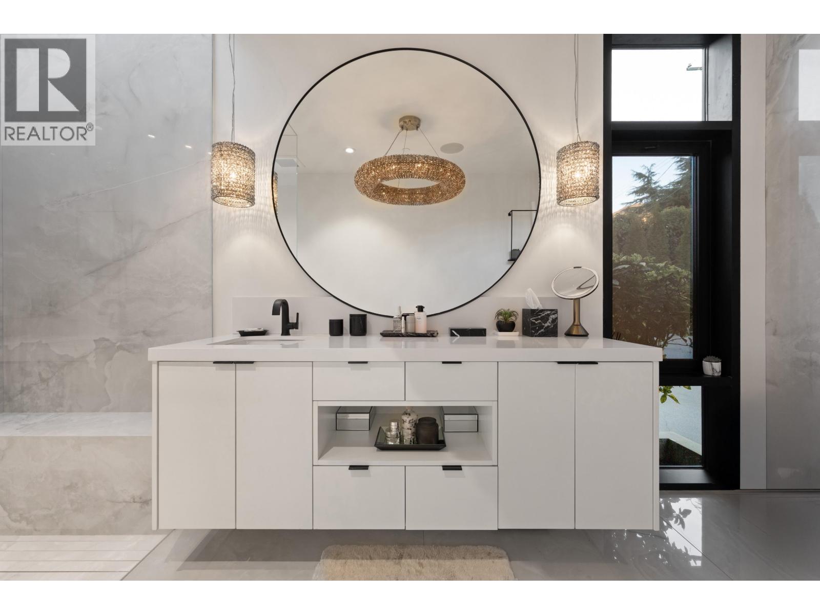 6252 OVERSTONE DRIVE, West Vancouver