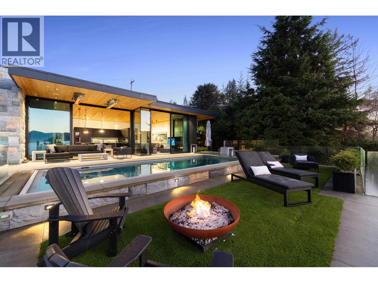 6252 OVERSTONE DRIVE, West Vancouver