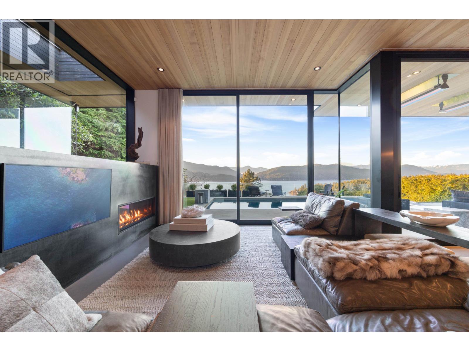 6252 OVERSTONE DRIVE, West Vancouver