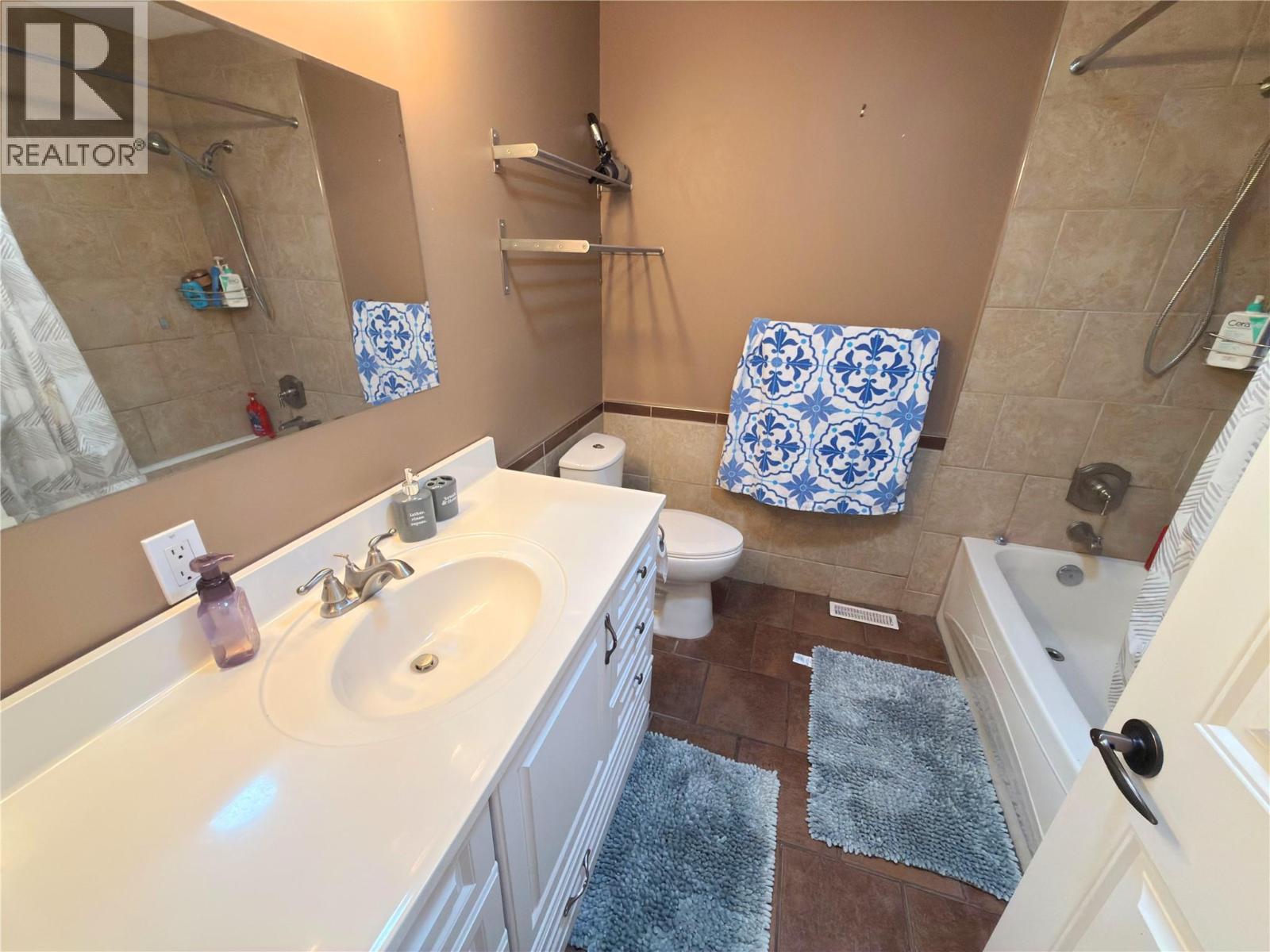 446 Corina Avenue - 24