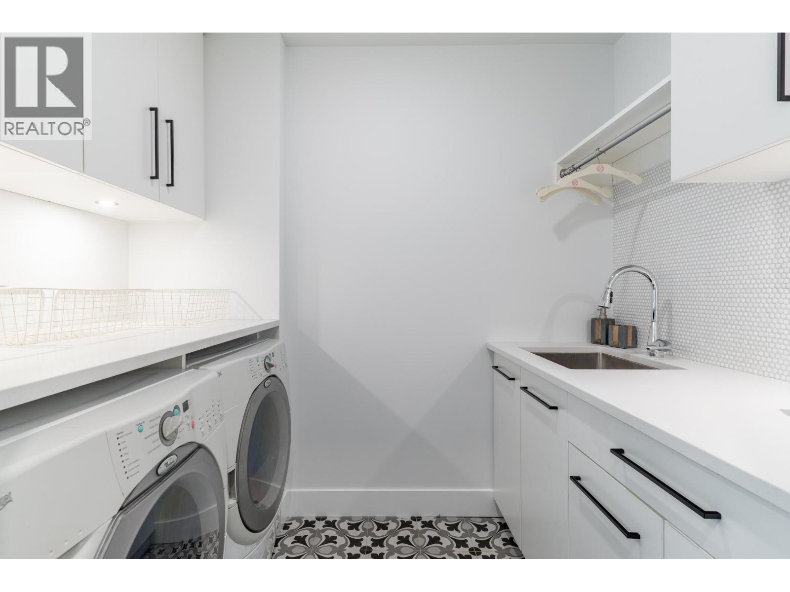 5365 MAPLE Crescent, Delta