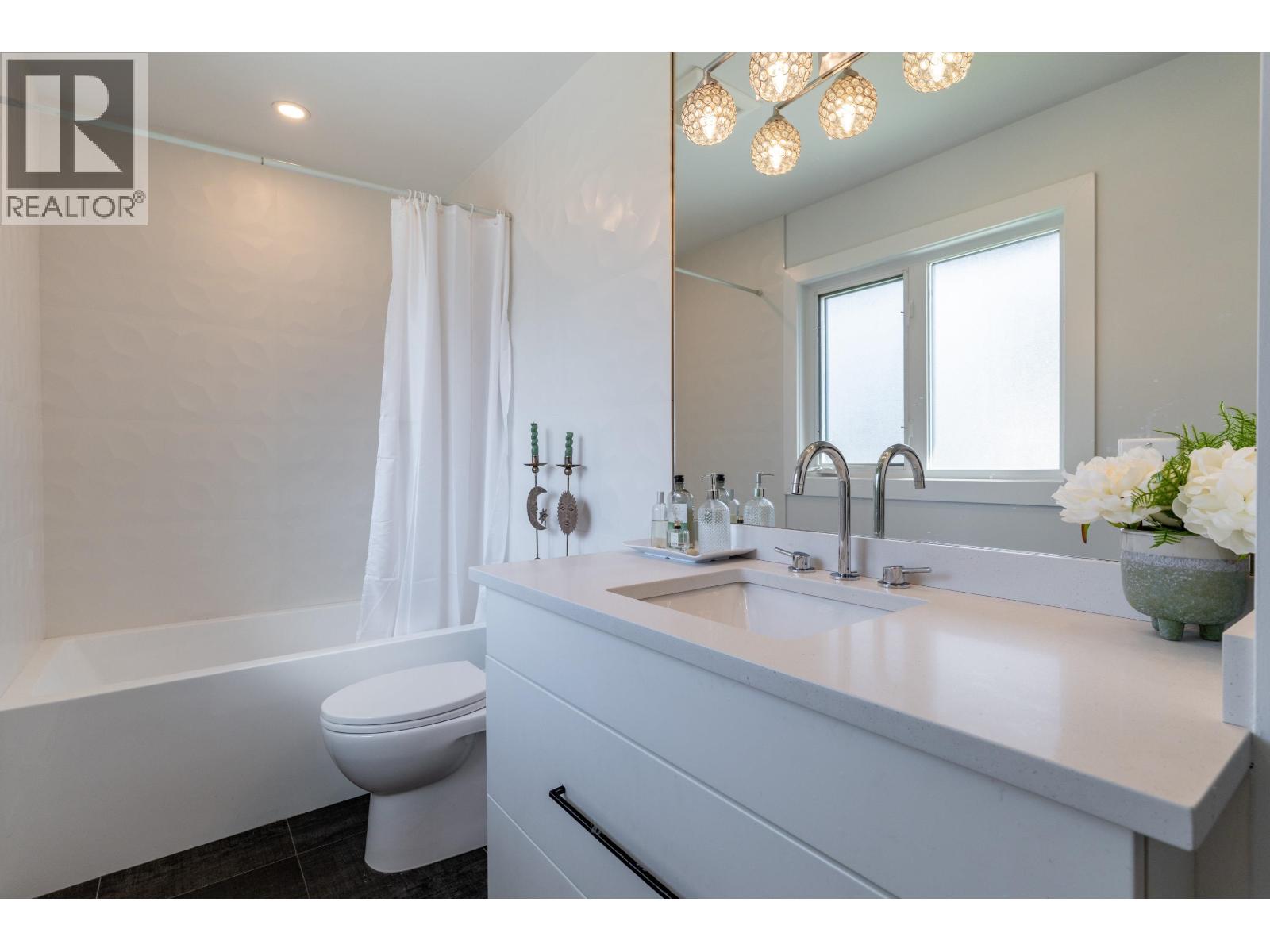 5365 MAPLE Crescent, Delta