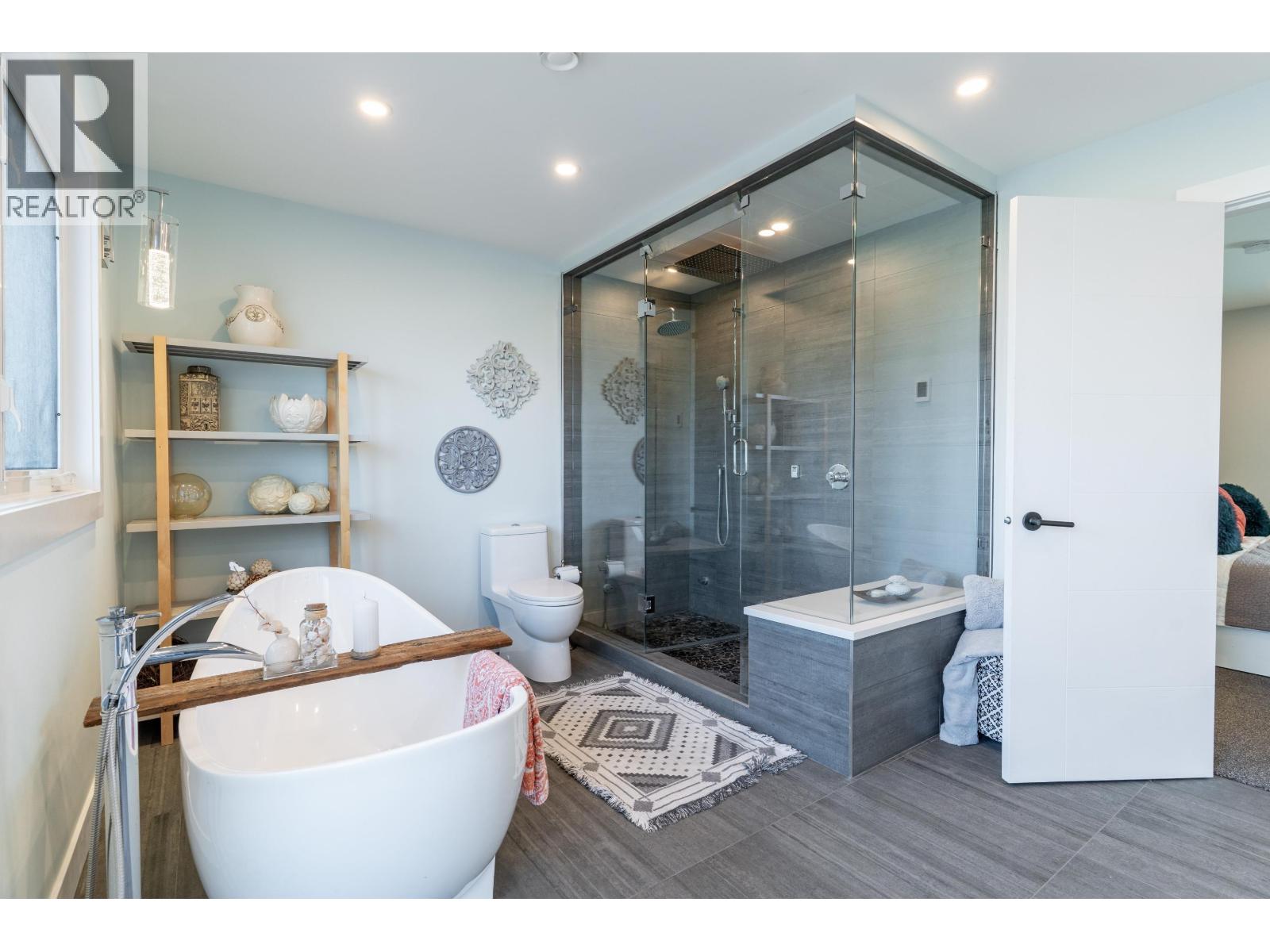 5365 MAPLE Crescent, Delta