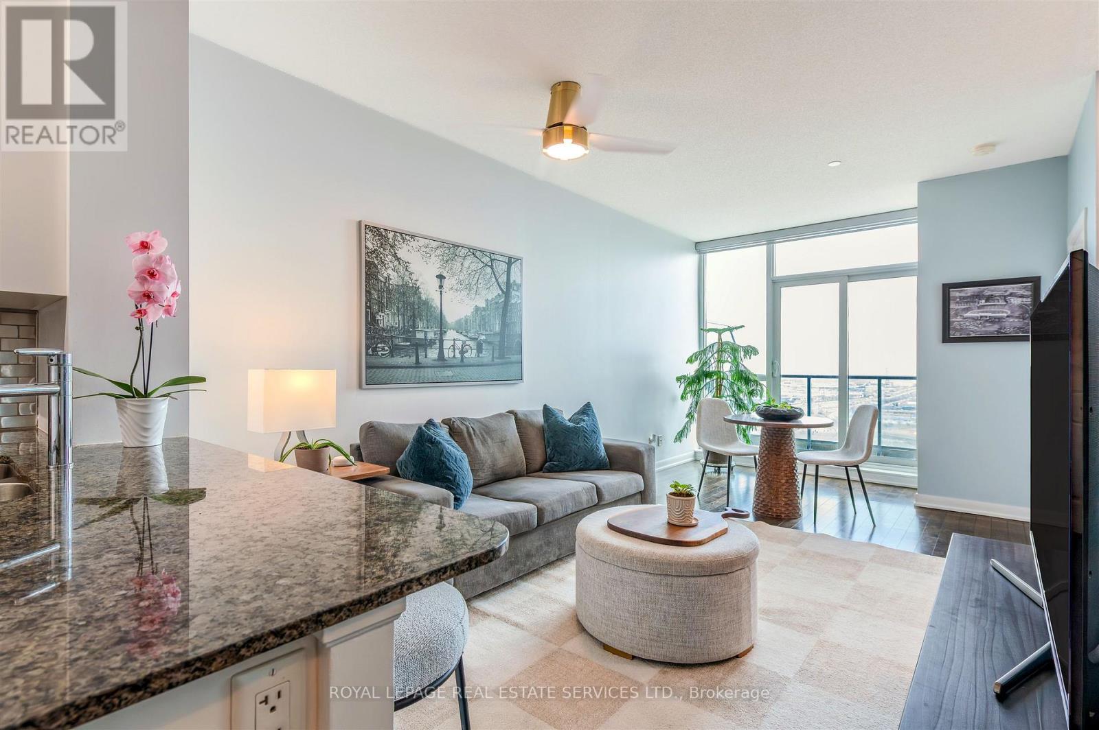 PH101 - 215 SHERWAY GARDENS ROAD