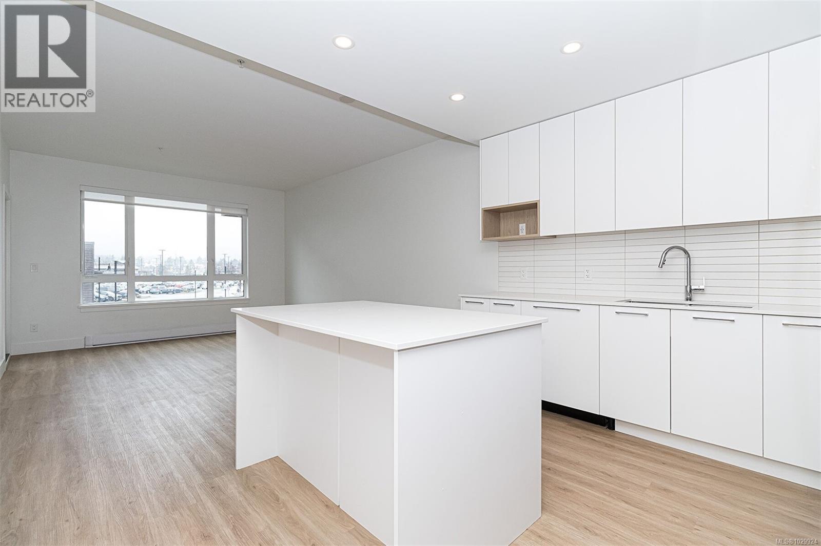 #210 940 REUNION AVE - 10