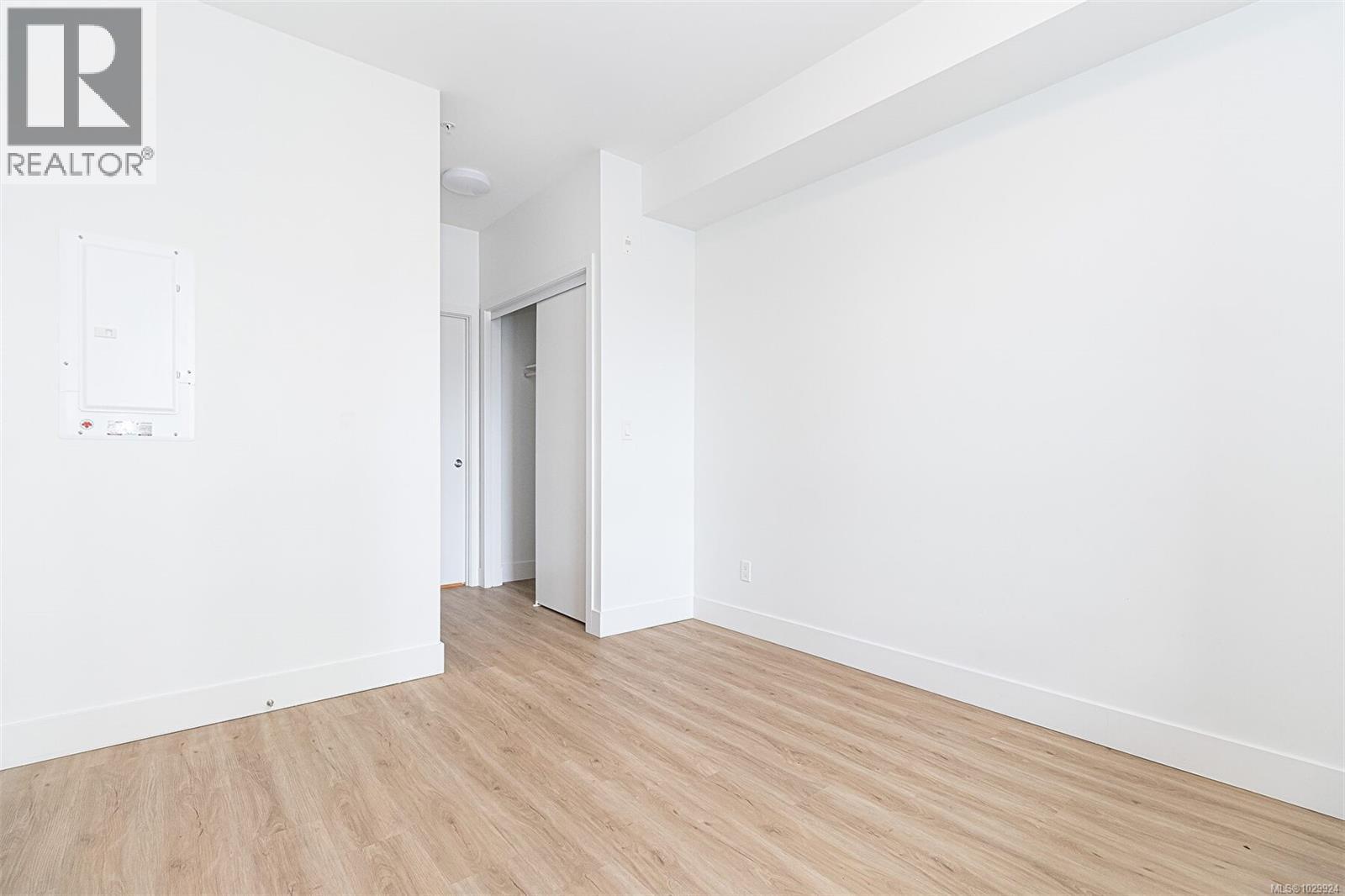 #210 940 REUNION AVE - 12